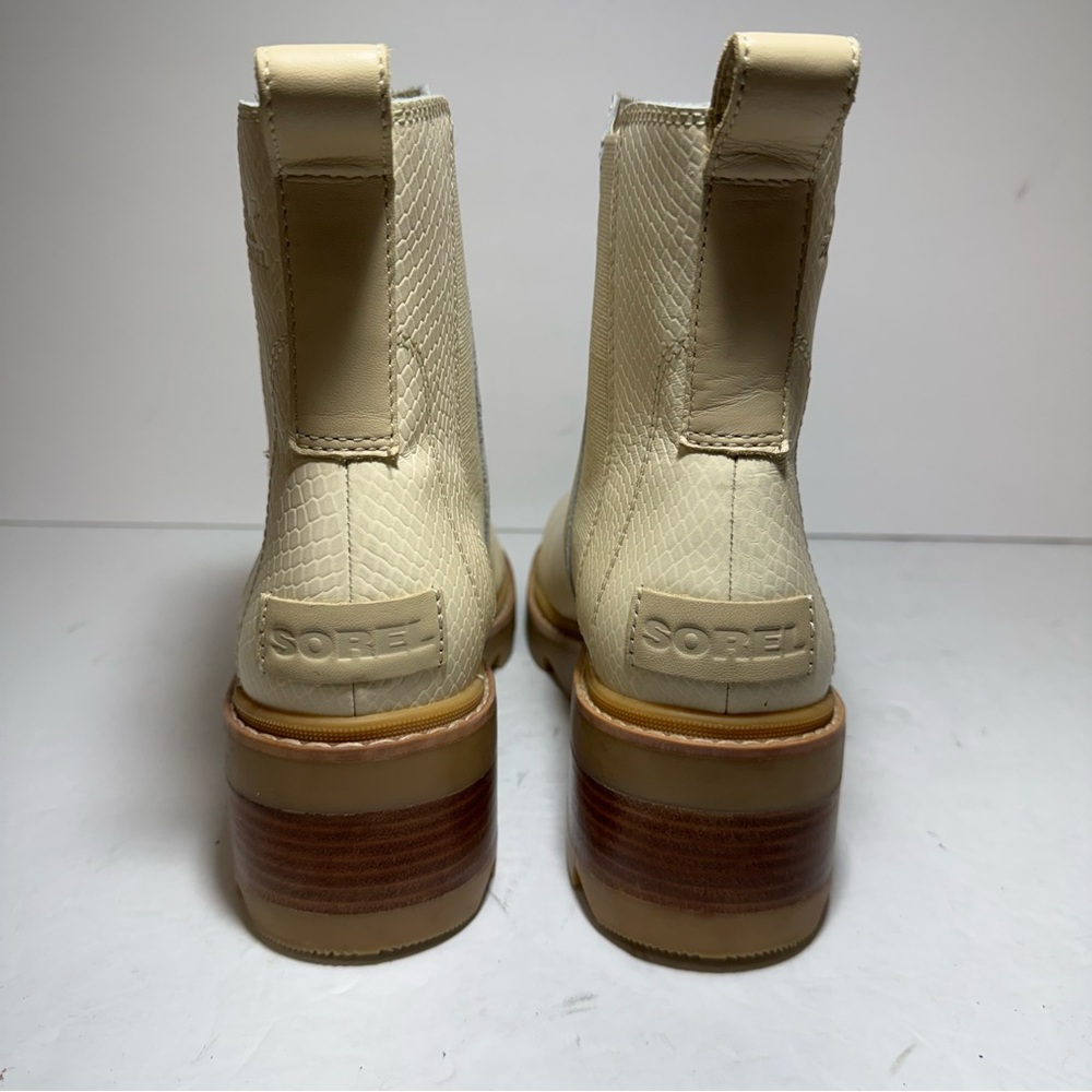 SorelJoan Now Snake Embossed Chelsea
Waterproof Lug Sole Cream Booties Sz 10 - Picture 6 of 16